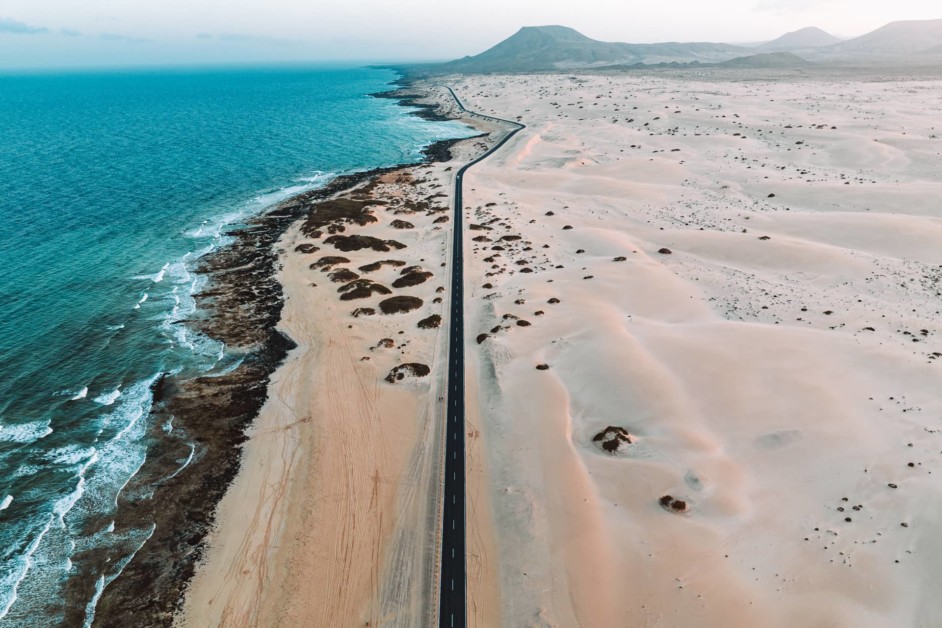 Straße an Fuerteventuras Küste